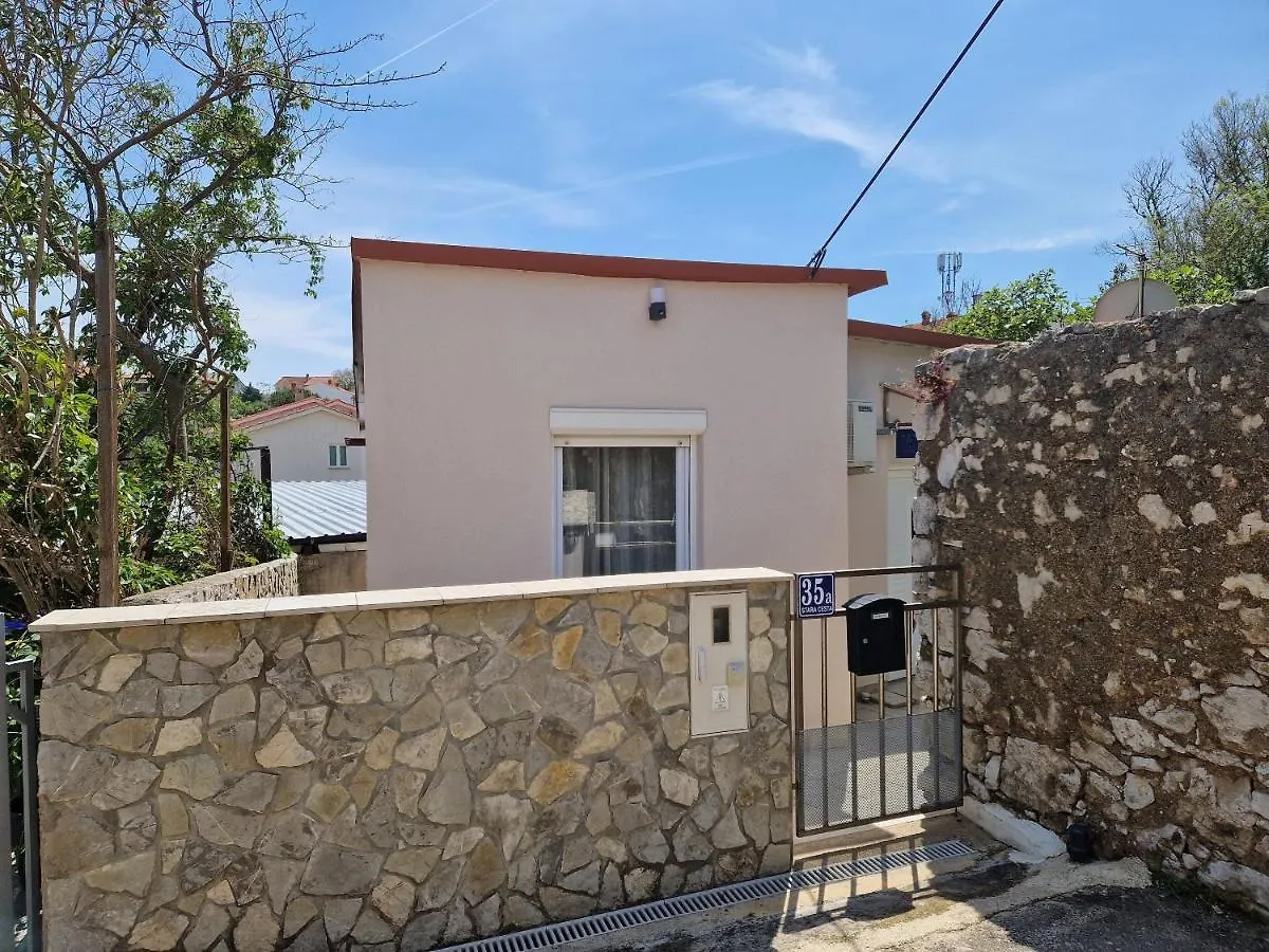 House Petra 1 contacts